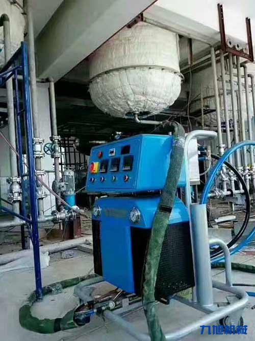 聚氨酯發(fā)泡機(jī)噴涂保溫