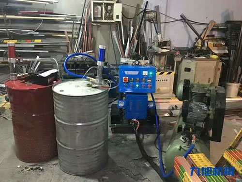 浙江聚氨酯發(fā)泡機(圖1) 湖南外墻保溫工程聚氨酯設備施工案例
