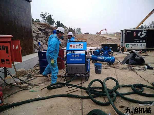聚脲噴涂機JNJX-Q5600(T)【圖】【視頻】(圖3) 聚脲噴涂機JNJX-H5600(T)安裝培訓(xùn)照片